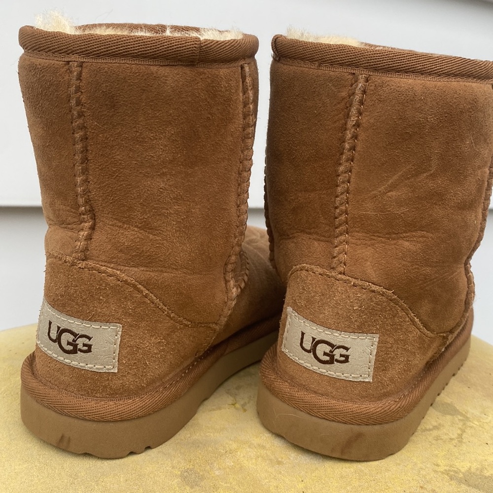 UGG Boots for Kids - Picture 5 of 10